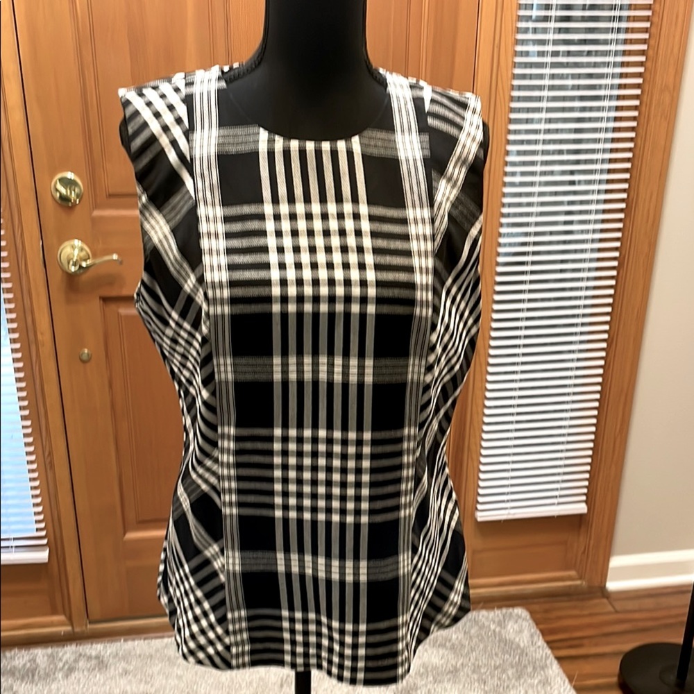 Never worn Ann Taylor sleeveless black and white tunic style top.